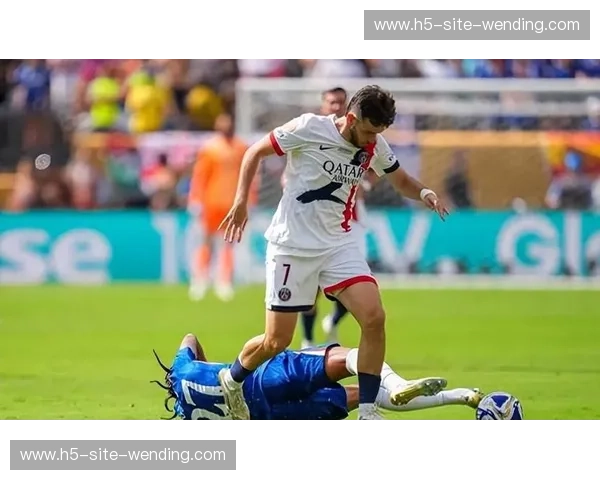 门德斯压上留下巨大空当 巴黎边后卫助攻与防守失衡 门德斯压上留下巨大空当 巴黎边后卫助攻与防守失衡